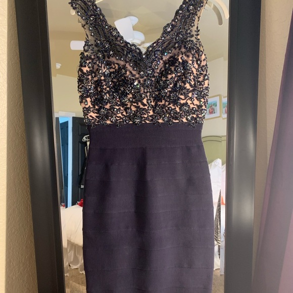 Dress - Picture 1 of 4